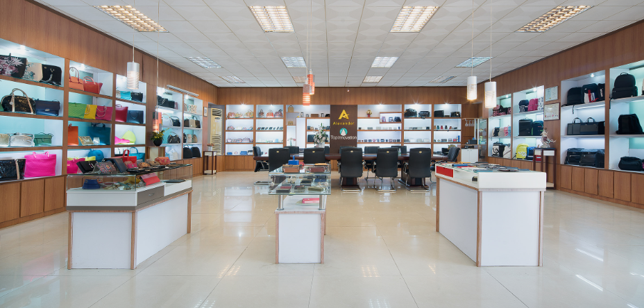 富晶皮具产品展示厅.png